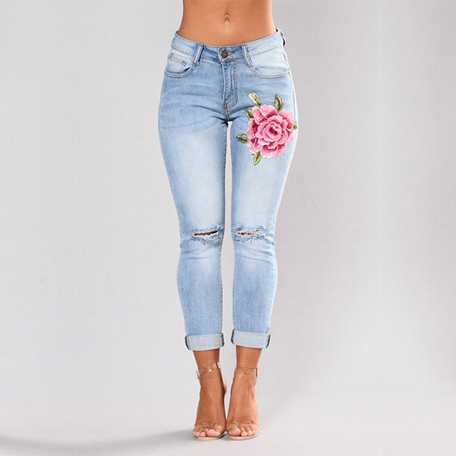 jeans slim ricamati rosa elasticizzati