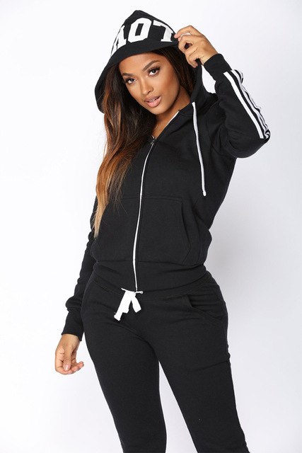 Tuta Cropped Vibe Set – Felpa con Cappuccio + Shorts