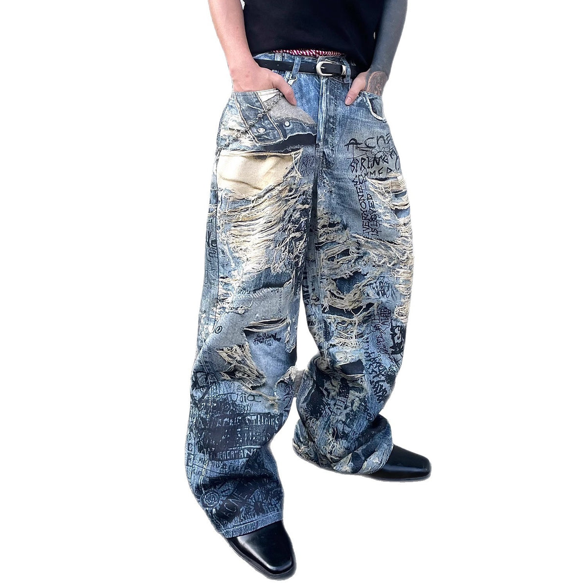 Jeans sfilacciati in denim con stampa floreale e lettere digitali