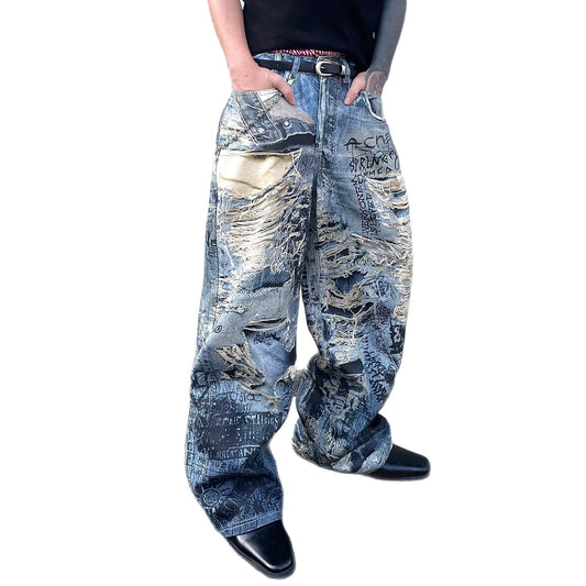 Jeans sfilacciati in denim con stampa floreale e lettere digitali