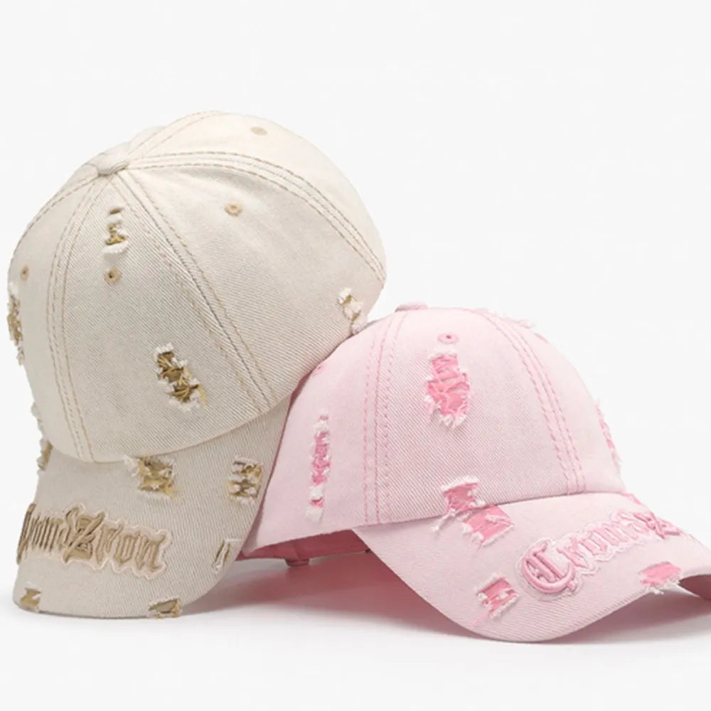 Berretto da baseball distressed con lettera ricamata