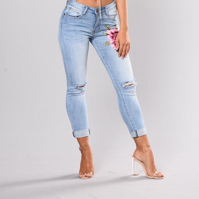 jeans slim ricamati rosa elasticizzati