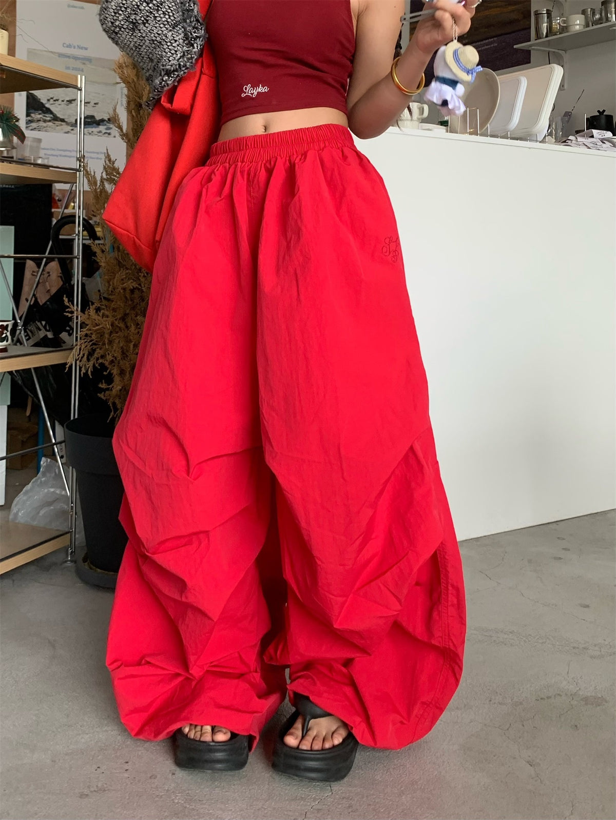 Crimson Flow – Pantaloni Larghi Minimal