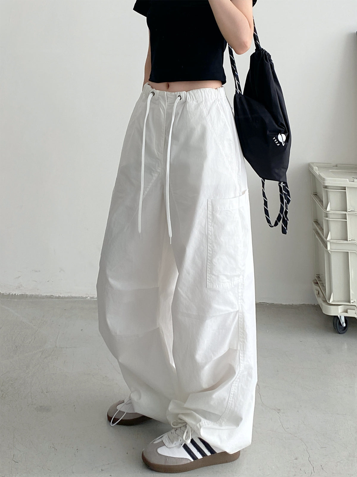 Pantaloni “Urban Flow” larghi con coulisse