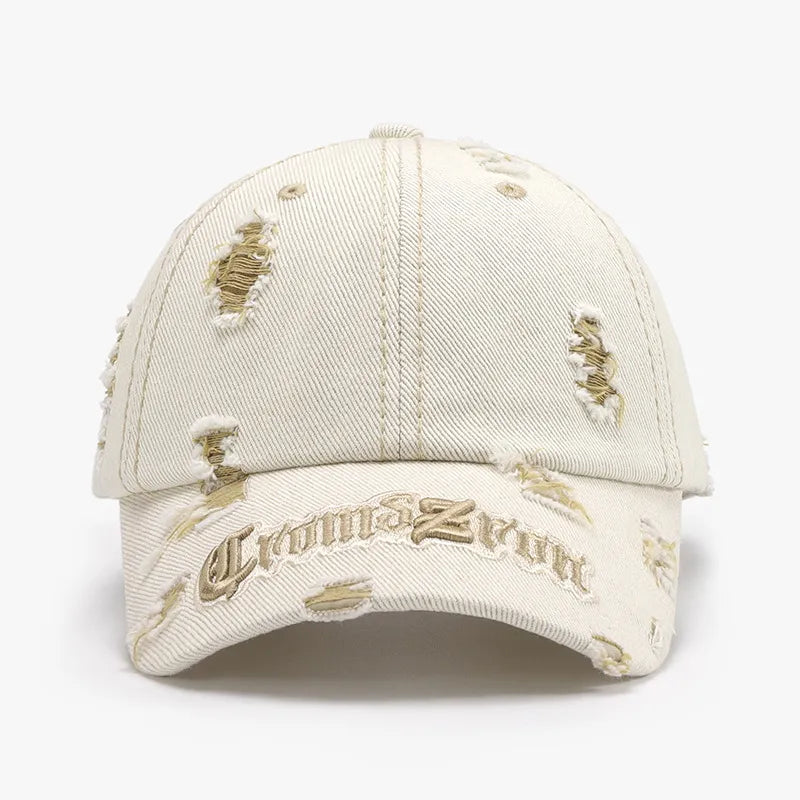 Berretto da baseball distressed con lettera ricamata