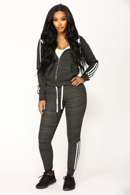 Tuta Cropped Vibe Set – Felpa con Cappuccio + Shorts
