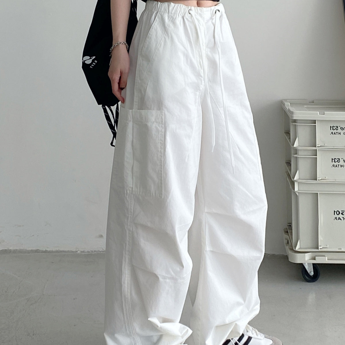 Pantaloni “Urban Flow” larghi con coulisse
